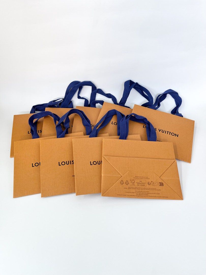 Original Louis Vuitton Paper Bag (Small) (Category: Luxury Bags & Wallets) located in Llanera. Submitted by denxlab (Listing ID 1427594024, Image 2). Description: ✨ Authentic Louis Vuitton Paper Bag (Mini Size) ✨ Perfect for collectors, gifting, or aesthetic display 🤎 📏 Dimensions: • Length: 14 cm • Width: 7 cm • Height: 11.5 cm ✔️ Original store paper bag ✔️ Compact & rare mini size ✔️ Great for small gifts / luxury packaging / display 📍 Loca