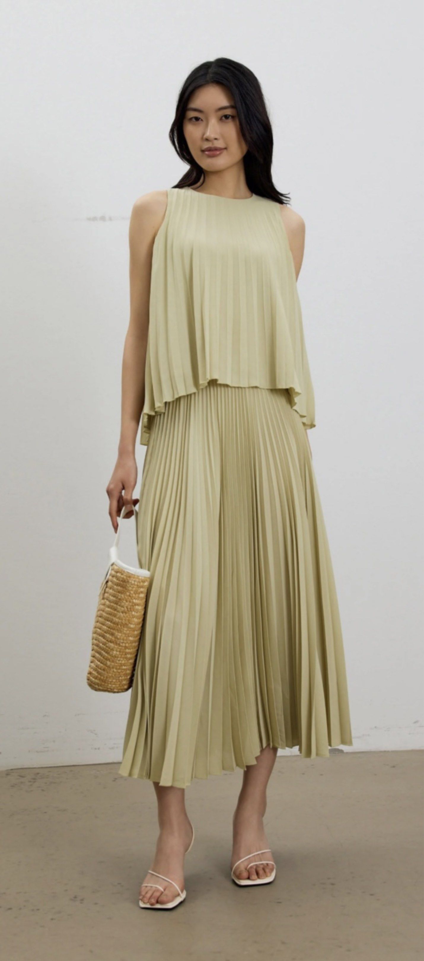 Love Bonito Wei Sunray Pleated Set (Category: Dresses) located in Puerto Princesa. Submitted by rorysroomdeclutter (Listing ID 1427630714, Image 1). Description: Love Bonito Wei Sunray Pleated Trapeze Shell Top and Midaxi Skirt in Matcha Latte color Medium Size No flaws Top only used twice Skirt unused w/ tags Dm for details .