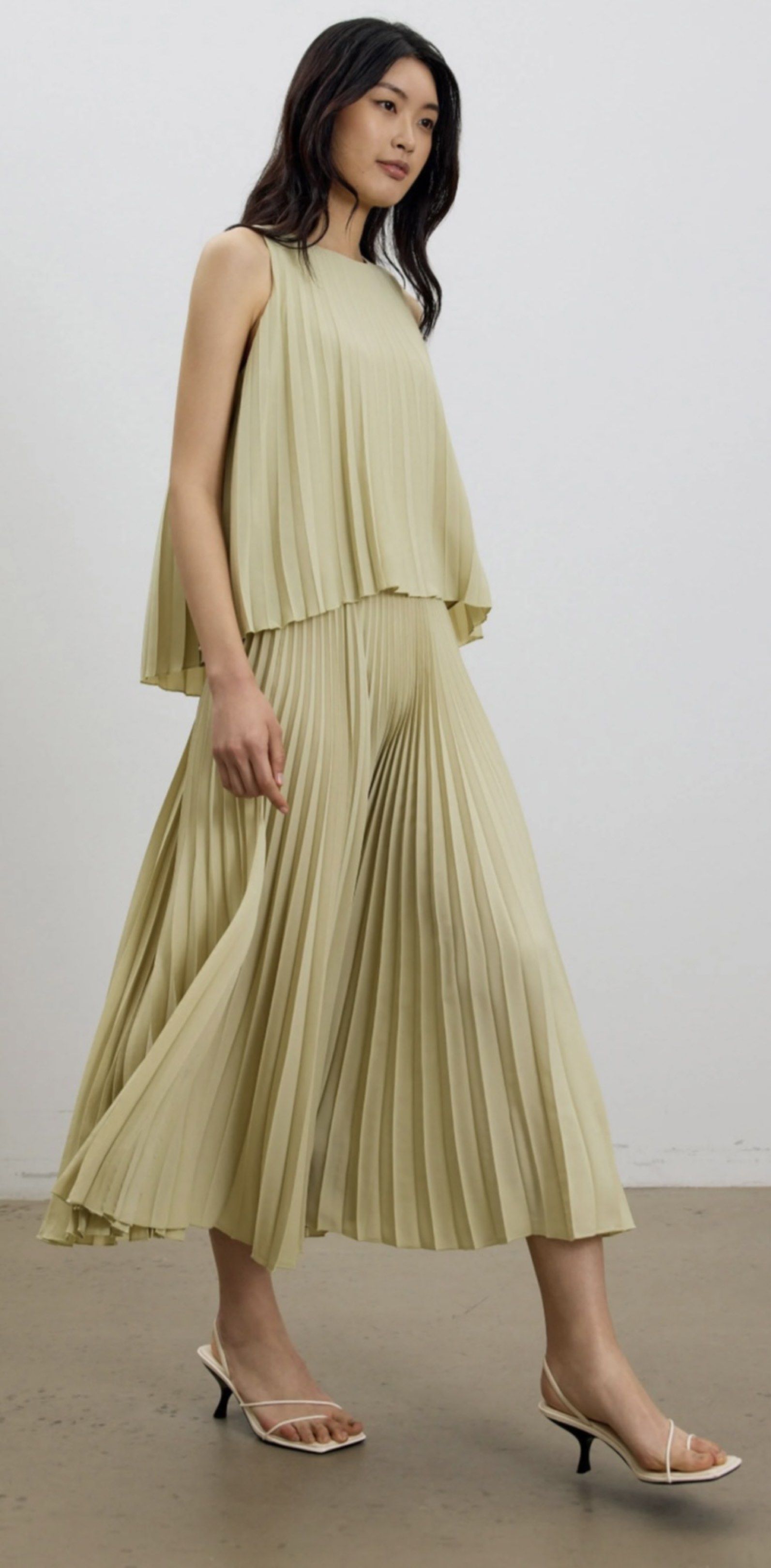 Love Bonito Wei Sunray Pleated Set (Category: Dresses) located in Puerto Princesa. Submitted by rorysroomdeclutter (Listing ID 1427630714, Image 3). Description: Love Bonito Wei Sunray Pleated Trapeze Shell Top and Midaxi Skirt in Matcha Latte color Medium Size No flaws Top only used twice Skirt unused w/ tags Dm for details .