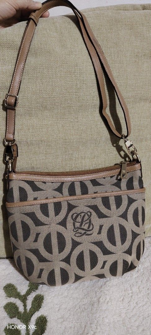 LQ Shoulder Bag (Category: Luxury Bags & Wallets) located in Taguig. Submitted by rthreeangel (Listing ID 1427499161, Image 1). Description: Perfect condition light wieght perfect everyday use canvas and leather materials. .