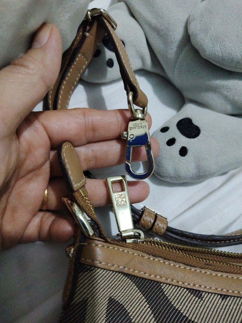 LQ Shoulder Bag (Category: Luxury Bags & Wallets) located in Taguig. Submitted by rthreeangel (Listing ID 1427499161, Image 2). Description: Perfect condition light wieght perfect everyday use canvas and leather materials. .
