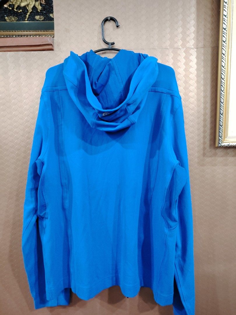 Lululemon active jacket blue (Category: Activewear) located in Cavite. Submitted by missyfhey (Listing ID 1427562557, Image 3). Description: .