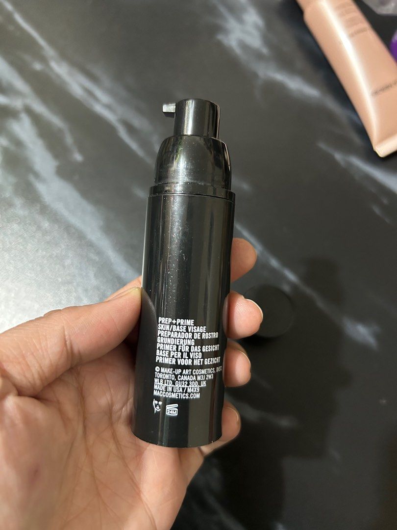 MAC Prep + Prime Skin Base Visage 30ml (Category: Makeup) located in Valenzuela. Submitted by jamcolecciones (Listing ID 1427606647, Image 2). Description: MAC Prep + Prime Skin Base Visage. This primer comes in a 30ml bottle. It is a skin base visage primer. The bottle is black with white lettering. The pump is intact and the cap is included. Made in USA..