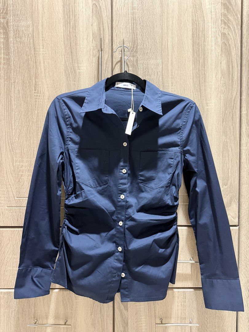 Mango Navy Gathered Shirt (Category: Shirts) located in Manila. Submitted by cchloeee (Listing ID 1427518154, Image 3). Description: Gathered side top ✨ Brand new w/ tag Flattering fit that snatches the waist .