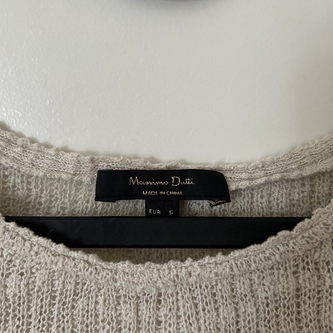 Massimo Dutti Knit Top (Category: Sleeveless) located in Quezon City. Submitted by p0lingkit (Listing ID 1427588776, Image 2). Description: Rfs: decluttering No other issues! Good as new Very comfy and airy Helping tags: H&M Mango Zara Uniqlo.