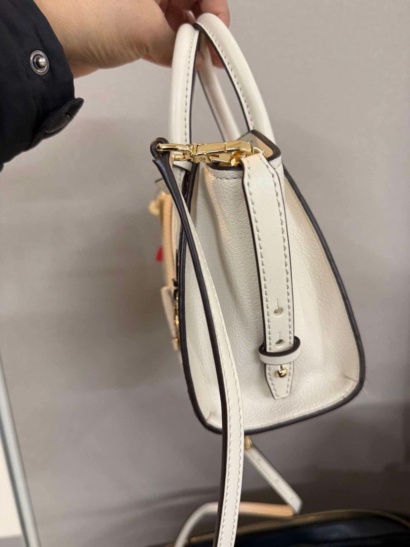 Michael Kors Avril Small Satchel (Category: Luxury Bags & Wallets) located in Muntinlupa City. Submitted by yang2nd (Listing ID 1427573110, Image 3). Description: ✔️💯% Authentic Item ✔️💯% Looks Like New ✔️💯% genuine calf hair featuring a printed cheetah/leopard pattern ✔️gold-tone polished metal for the “MK” charm, zippers, and strap ✔️with tag ▪️Origin: Japan🇯🇵 ▪️For Reservation: 50%DP.