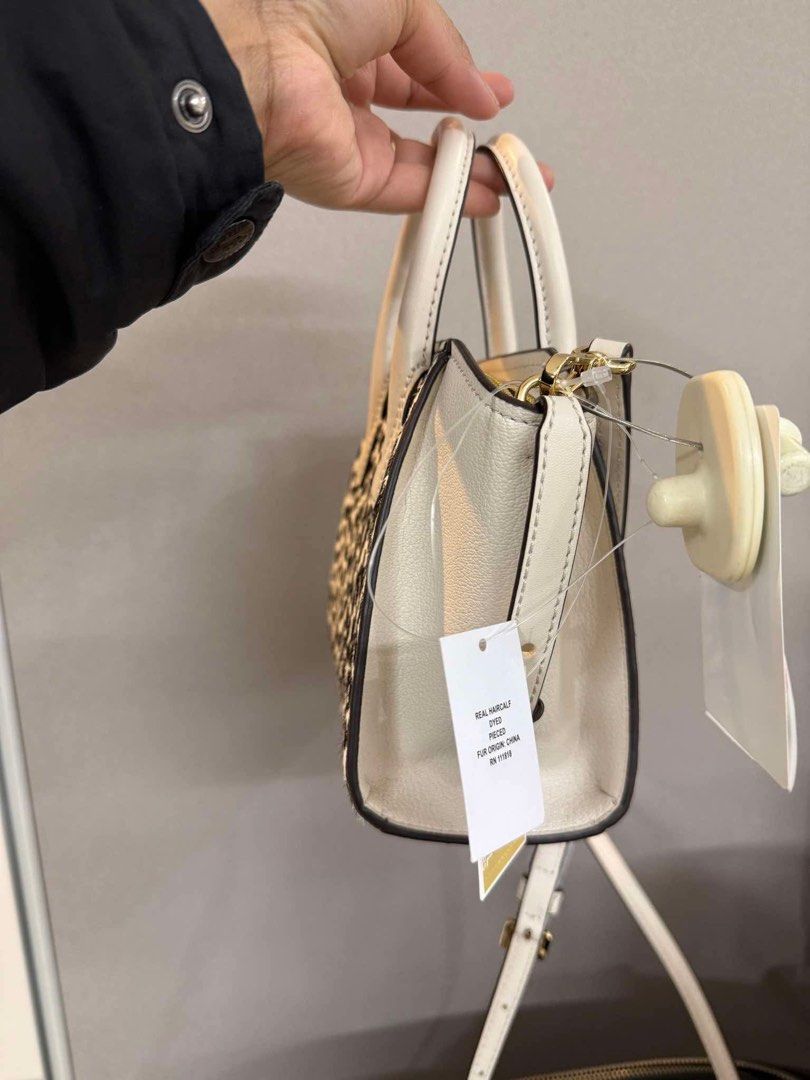 Michael Kors Avril Small Satchel (Category: Luxury Bags & Wallets) located in Muntinlupa City. Submitted by yang2nd (Listing ID 1427573110, Image 2). Description: ✔️💯% Authentic Item ✔️💯% Looks Like New ✔️💯% genuine calf hair featuring a printed cheetah/leopard pattern ✔️gold-tone polished metal for the “MK” charm, zippers, and strap ✔️with tag ▪️Origin: Japan🇯🇵 ▪️For Reservation: 50%DP.