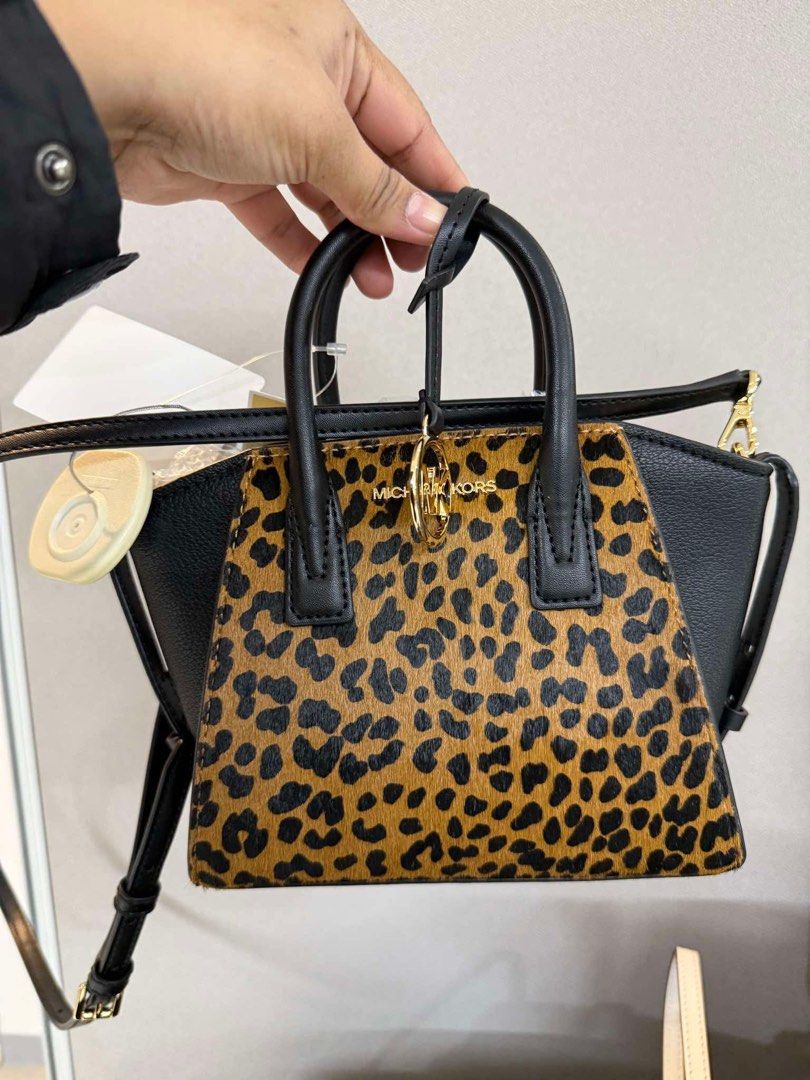 Michael Kors Avril Small Top-Handle Satchel (Category: Luxury Bags & Wallets) located in Muntinlupa City. Submitted by yang2nd (Listing ID 1427574641, Image 1). Description: ✔️💯% Authentic Item ✔️💯% Looks Like New ✔️💯% genuine calf hair featuring a printed cheetah/leopard pattern ✔️gold-tone polished metal for the “MK” charm, zippers, and strap ✔️with tag ▪️Origin: Japan🇯🇵 ▪️For Reservation: 50%DP.