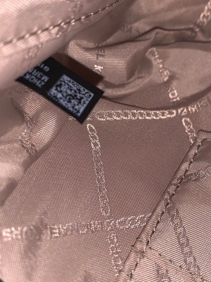 Authentic Michael Kors Denim Pouchette Shoulder Bag (Category: Luxury Bags & Wallets) located in Suyo. Submitted by xtrexxxxha (Listing ID 1427628147, Image 3). Description: Orig With dust bag No issue Ganda pa nito sis Offer lang po kayo Dm me.