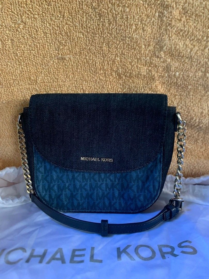 Authentic Michael Kors Denim Pouchette Shoulder Bag (Category: Luxury Bags & Wallets) located in Suyo. Submitted by xtrexxxxha (Listing ID 1427628147, Image 1). Description: Orig With dust bag No issue Ganda pa nito sis Offer lang po kayo Dm me.