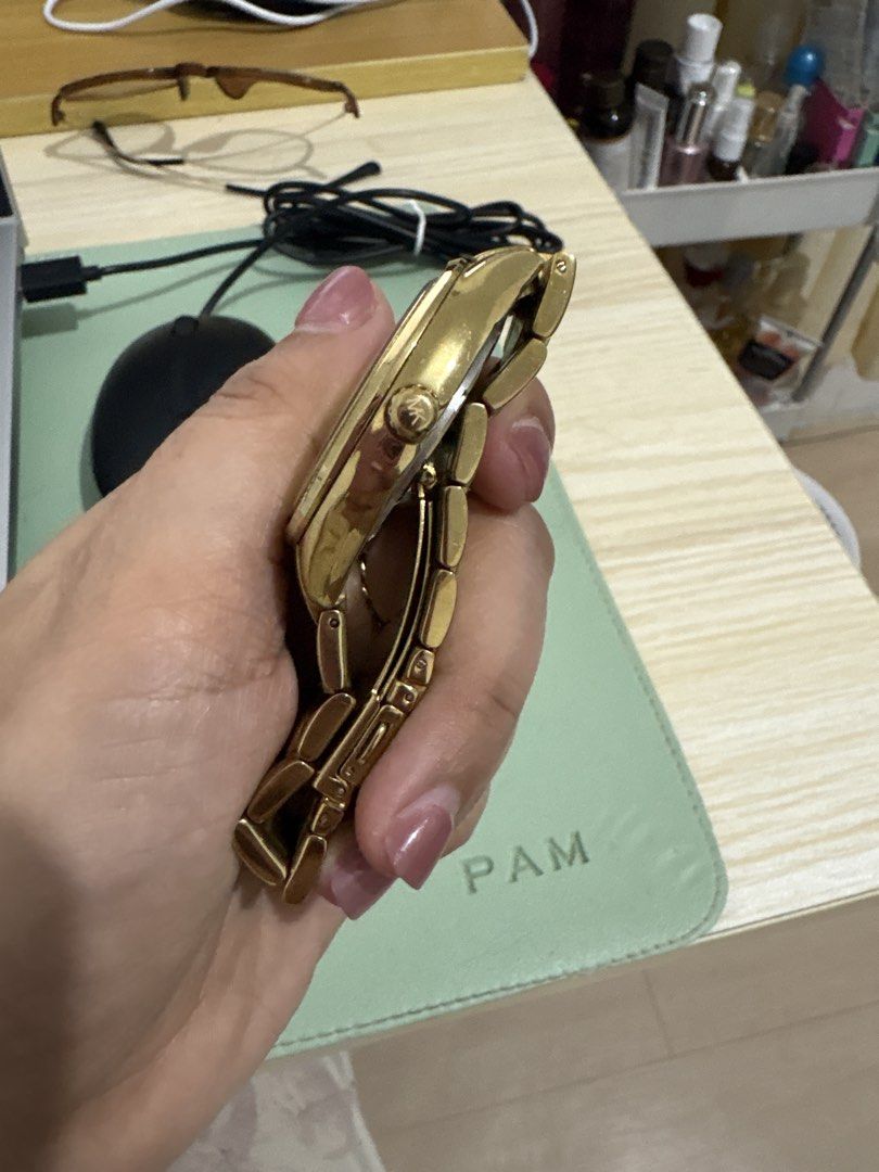 Michael Kors Watch (Category: Women's Watches) located in Pila. Submitted by pula_ (Listing ID 1427634320, Image 3). Description: Authentic Michael Kors Big face Minimal scratches, normal signs of use With box and extra straps Battery not working need replacement.