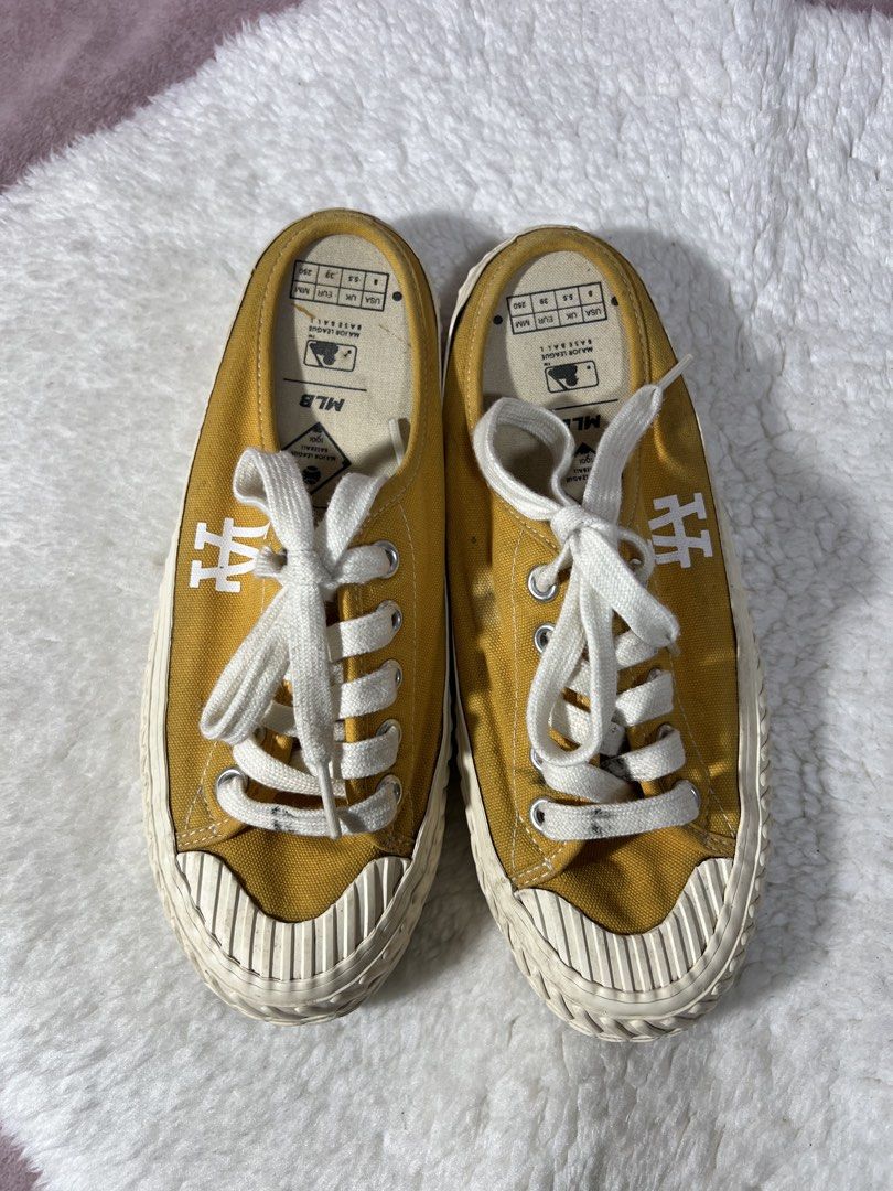 MLB LA Dodgers Canvas Slip-on Shoes (Category: Sneakers) located in La Trinidad. Submitted by mercedeshermosamoran (Listing ID 1427626651, Image 1). Description: best fits size 7-8 quality materials .