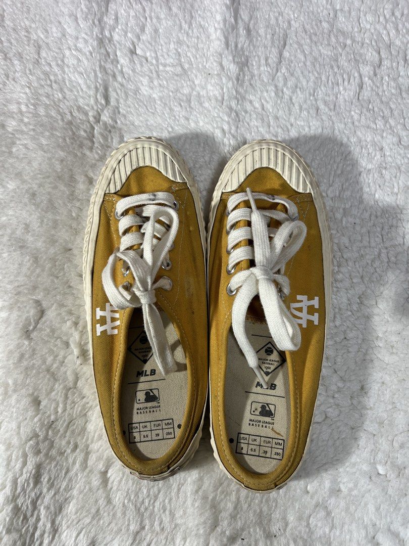 MLB LA Dodgers Canvas Slip-on Shoes (Category: Sneakers) located in La Trinidad. Submitted by mercedeshermosamoran (Listing ID 1427626651, Image 3). Description: best fits size 7-8 quality materials .