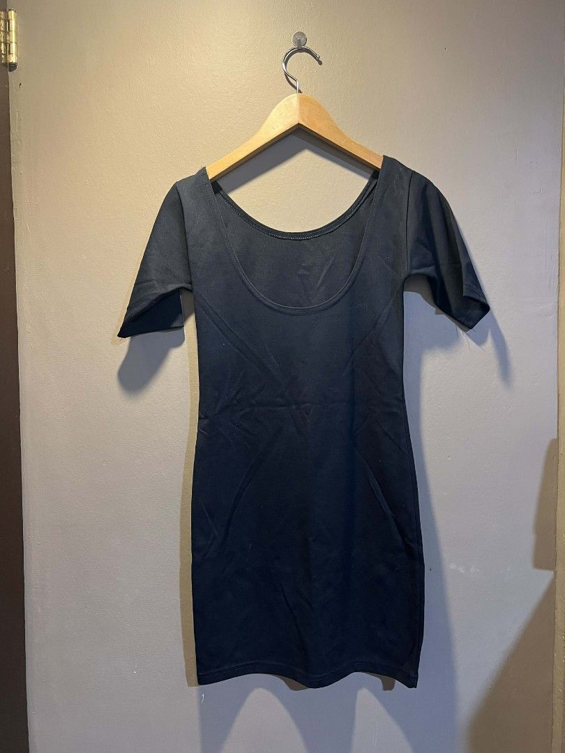 Navy Blue Bodycon Dress (Category: Dresses) located in Quezon City. Submitted by fimasuhail (Listing ID 1427586001, Image 2). Description: Scoopback Dress Navy Blue P50.00.