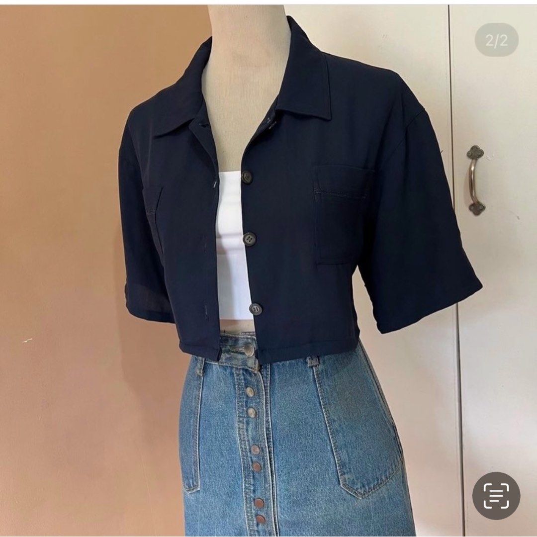 Navy Cropped Button-Up Top (Category: Sleeveless) located in Marilao. Submitted by dnncsd (Listing ID 1427490716, Image 1). Description: Navy Blue Crop Top Polo Size: Med to Large.