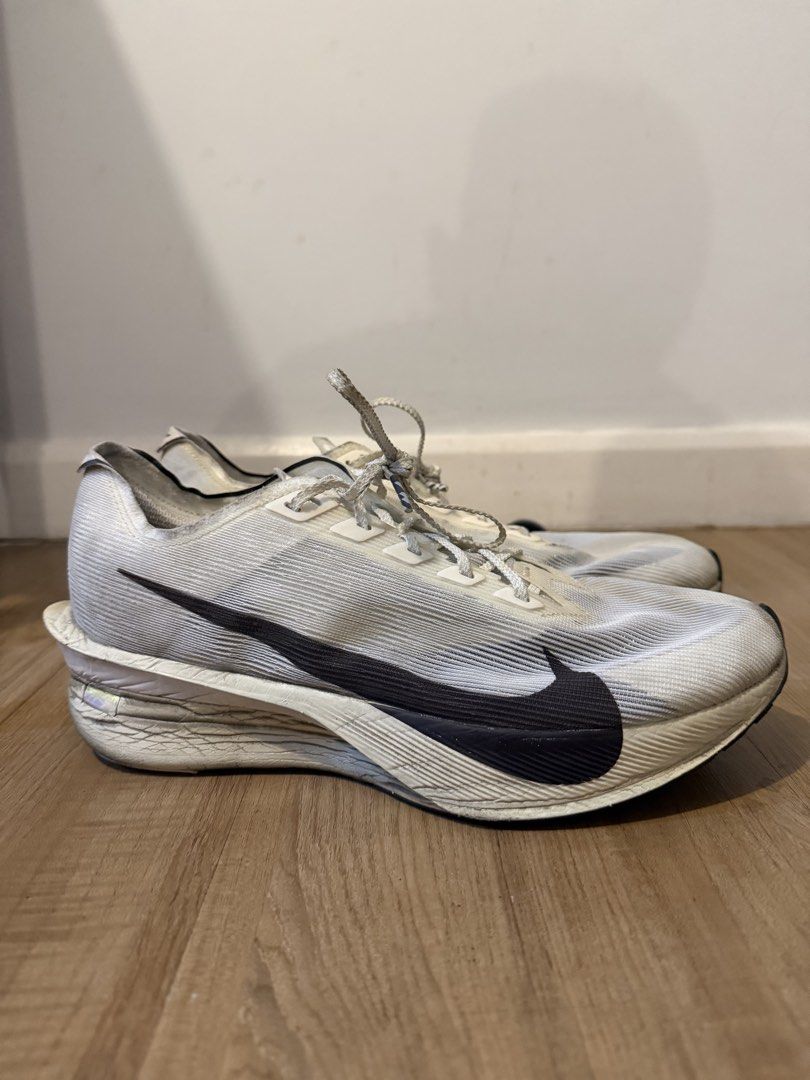Nike Vaporfly 4 running Shoes (Category: Sneakers) located in Taguig. Submitted by psdr24 (Listing ID 1427622955, Image 2). Description: Size 9 US Jakob Ingebrigsten Authentic 50km mileage .