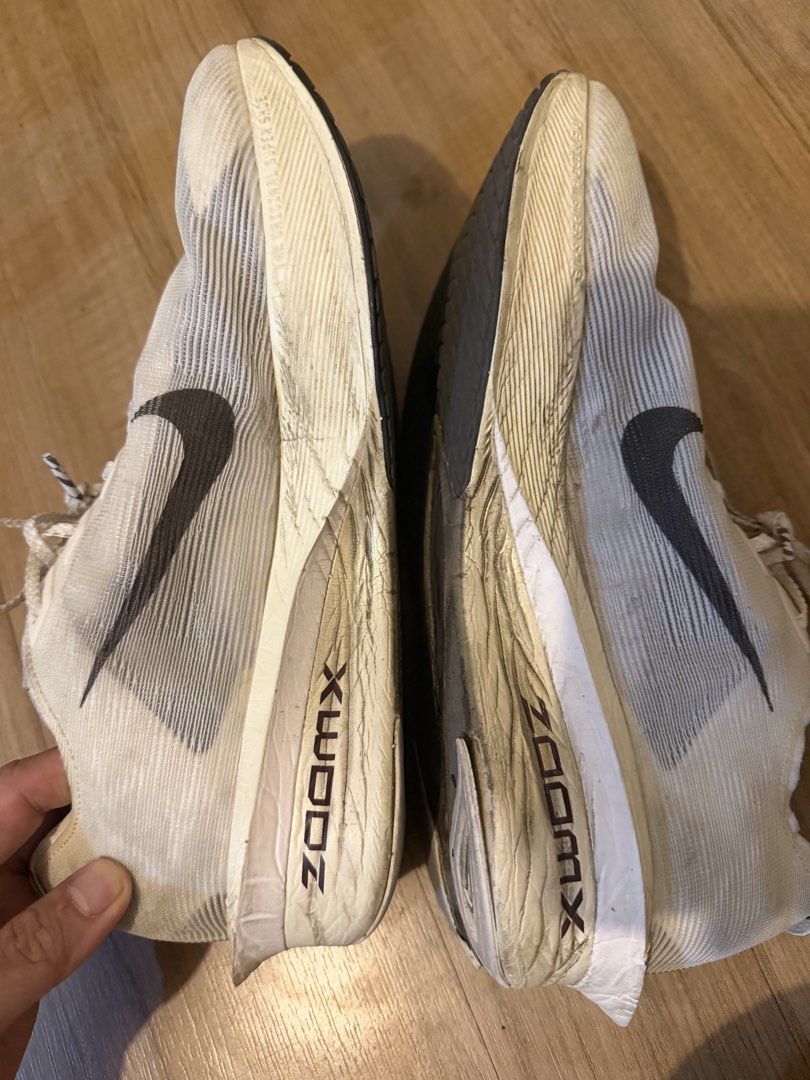 Nike Vaporfly 4 running Shoes (Category: Sneakers) located in Taguig. Submitted by psdr24 (Listing ID 1427622955, Image 3). Description: Size 9 US Jakob Ingebrigsten Authentic 50km mileage .