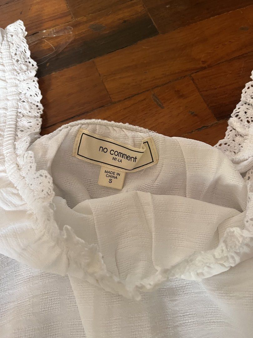 No Comment White Off-Shoulder Top (Category: Blouses) located in Muntinlupa City. Submitted by ysabeb (Listing ID 1427554180, Image 2). Description: .
