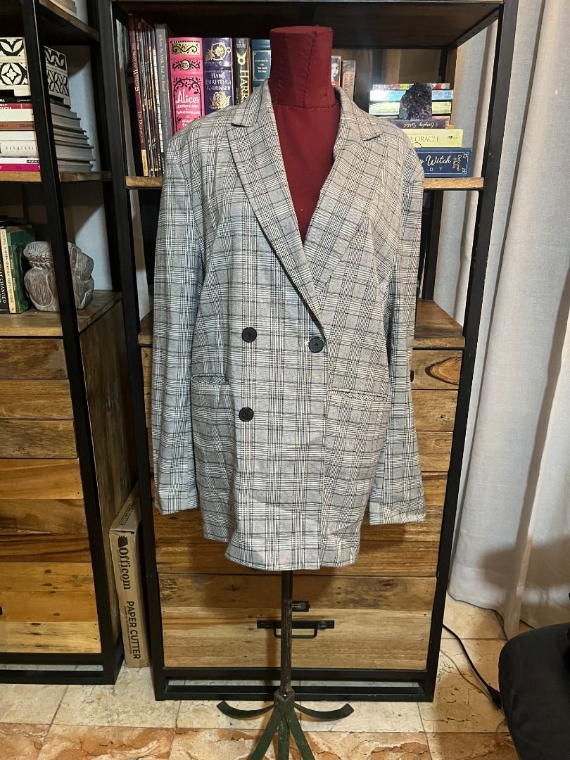 VINTAGE Plaid Grey Double-Breasted Blazer Coat (Category: Coats, Jackets and Outerwear) located in Mandaluyong City. Submitted by pattyph (Listing ID 1427624315, Image 1). Description: Stylish plaid blazer with a double-breasted design. Features a classic notched lapel and two front buttons. The blazer has a relaxed fit and long sleeves. Perfect for adding a touch of sophistication to any outfit..