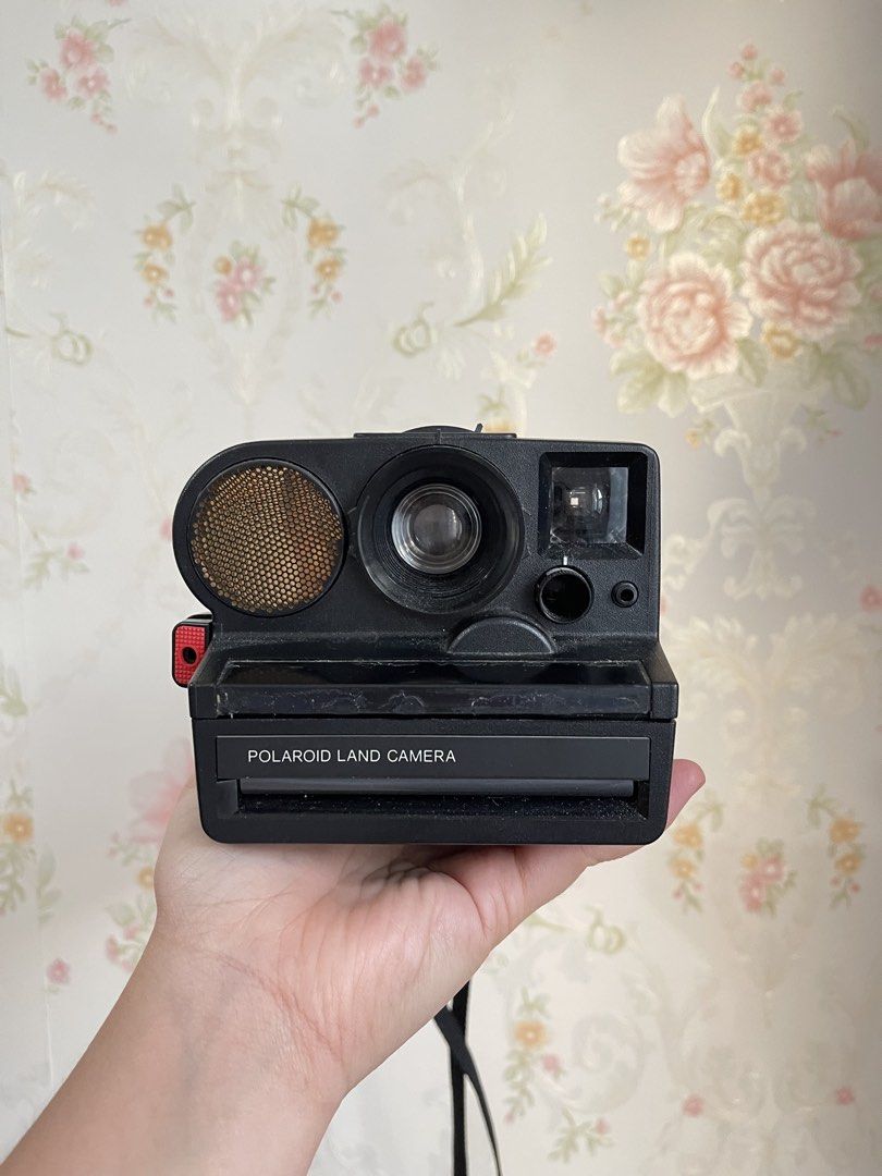 Polaroid Land Camera (Category: Cameras) located in Tanauan. Submitted by jassmine_160 (Listing ID 1427532427, Image 1). Description: Untested. May kasama syang film sa loob but luma na. Wala na yung rubber nya para sa eye. Good for display. .