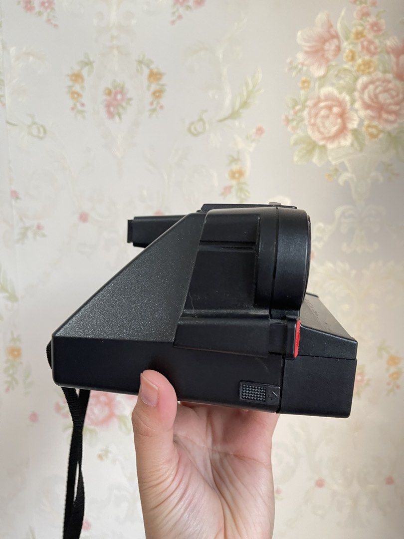 Polaroid Land Camera (Category: Cameras) located in Tanauan. Submitted by jassmine_160 (Listing ID 1427532427, Image 2). Description: Untested. May kasama syang film sa loob but luma na. Wala na yung rubber nya para sa eye. Good for display. .