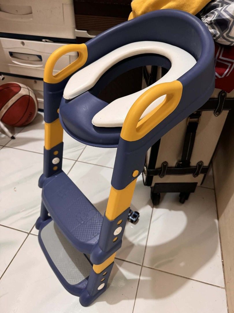 Potty Training Seat with Step Stool (Category: Toilet Training) located in San Pedro. Submitted by kelleysquare (Listing ID 1427489034, Image 2). Description: brand-new , ayaw Ng baby ko ...