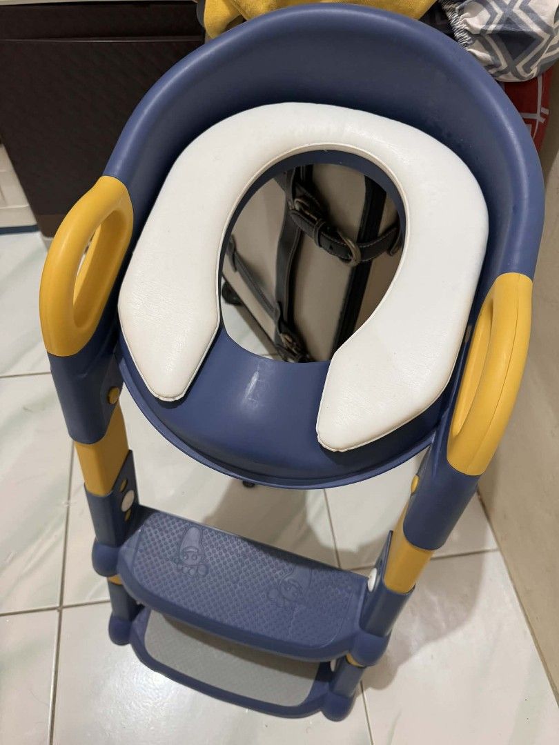 Potty Training Seat with Step Stool (Category: Toilet Training) located in San Pedro. Submitted by kelleysquare (Listing ID 1427489034, Image 3). Description: brand-new , ayaw Ng baby ko ...