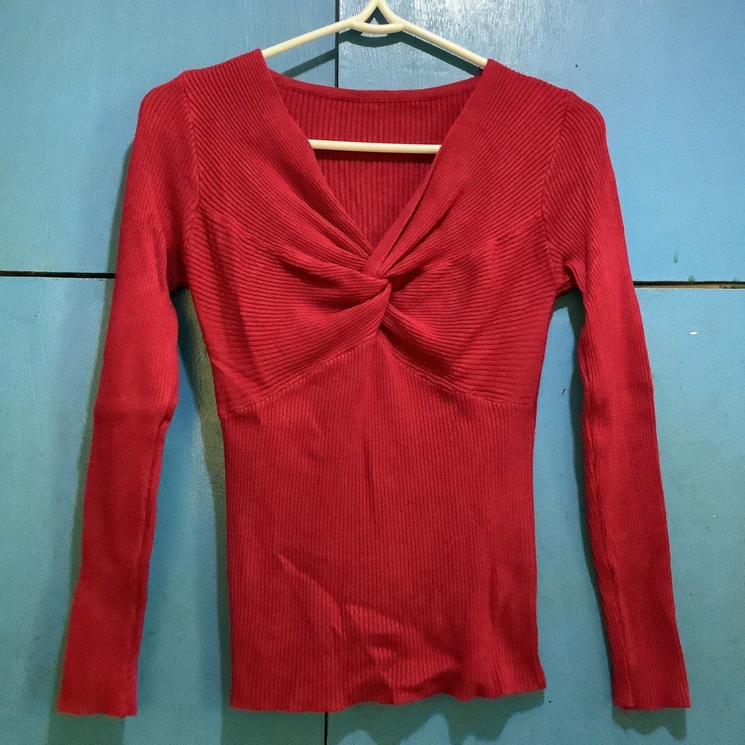 Red Knot Front Long Sleeve Top (Category: Longsleeves) located in Cabanatuan. Submitted by chieezyx (Listing ID 1427552831, Image 3). Description: Maroon can also be worn as shown.
