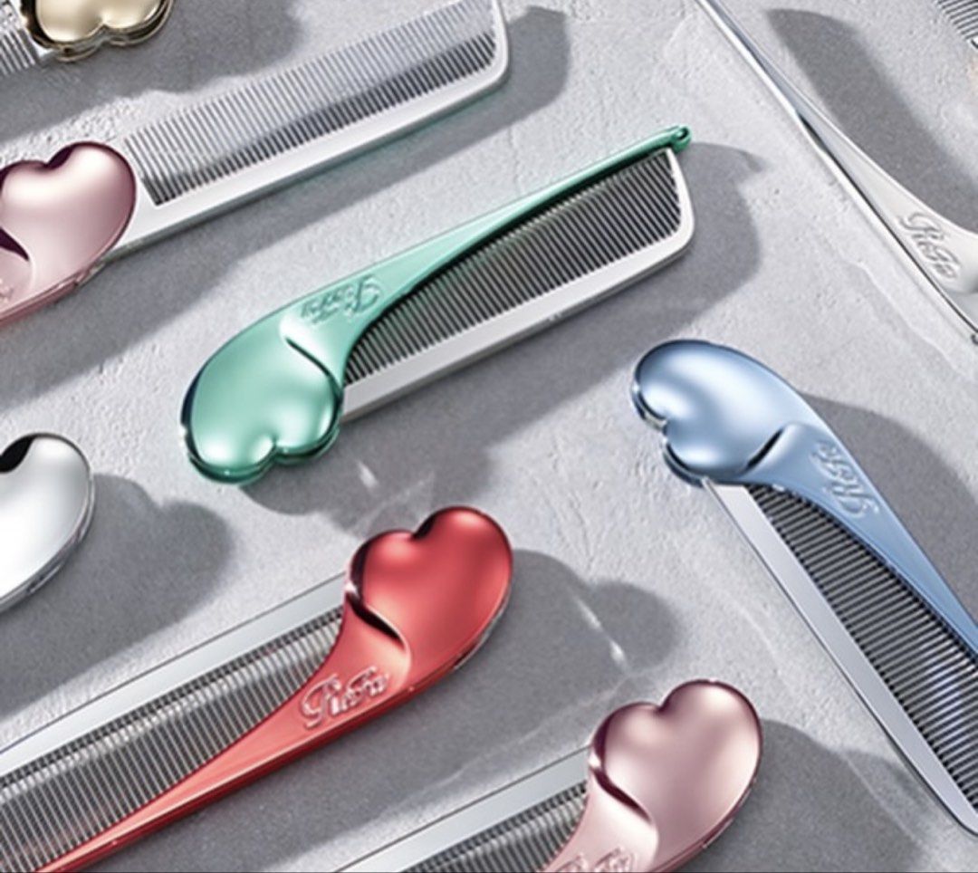 Refa Heart Comb and Brush (Category: Hair) located in Paranaque City. Submitted by basic.style (Listing ID 1427560456, Image 2). Description: .