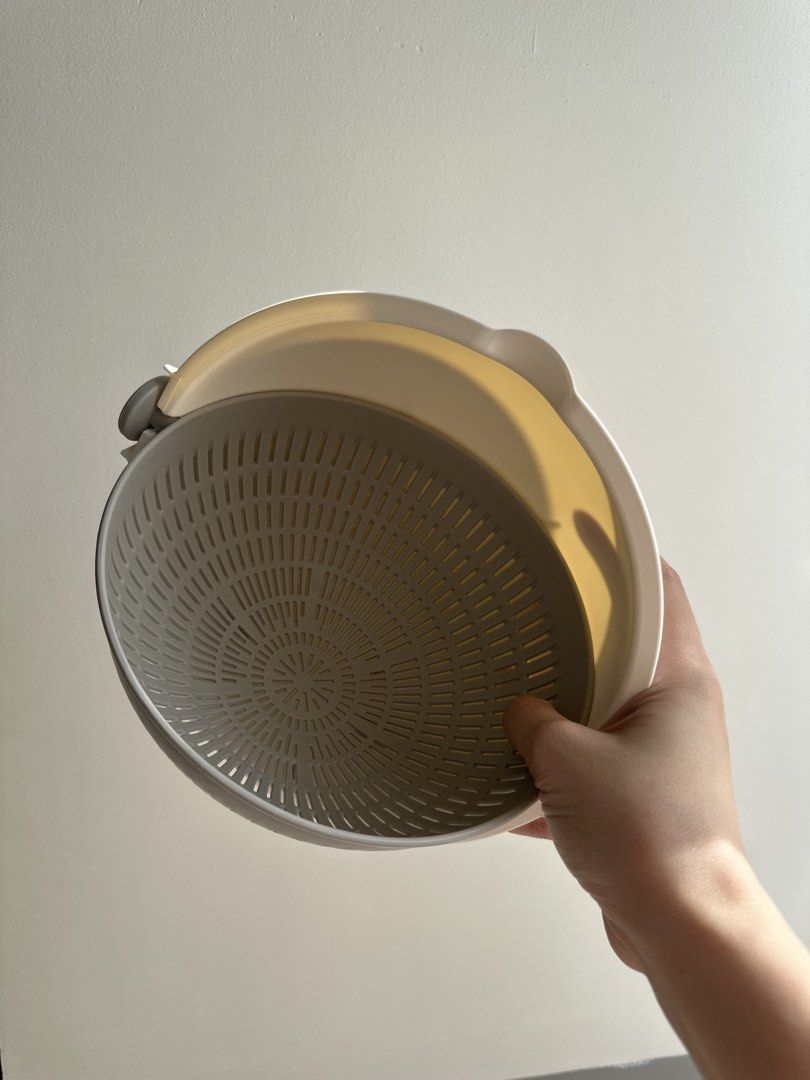 Round Colander with Handle (Category: Cookware & Accessories) located in Pasay City. Submitted by leostash (Listing ID 1427549236, Image 2). Description: new 📍PASAY 📦LALAMOVE/JNT.