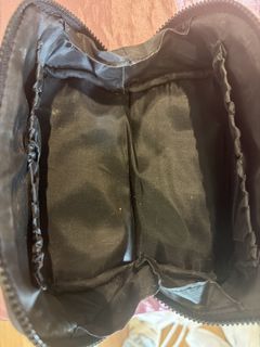 (Category: ) located in . Submitted by destashingmycloset (Listing ID 1427557650, Image 1). Description: .