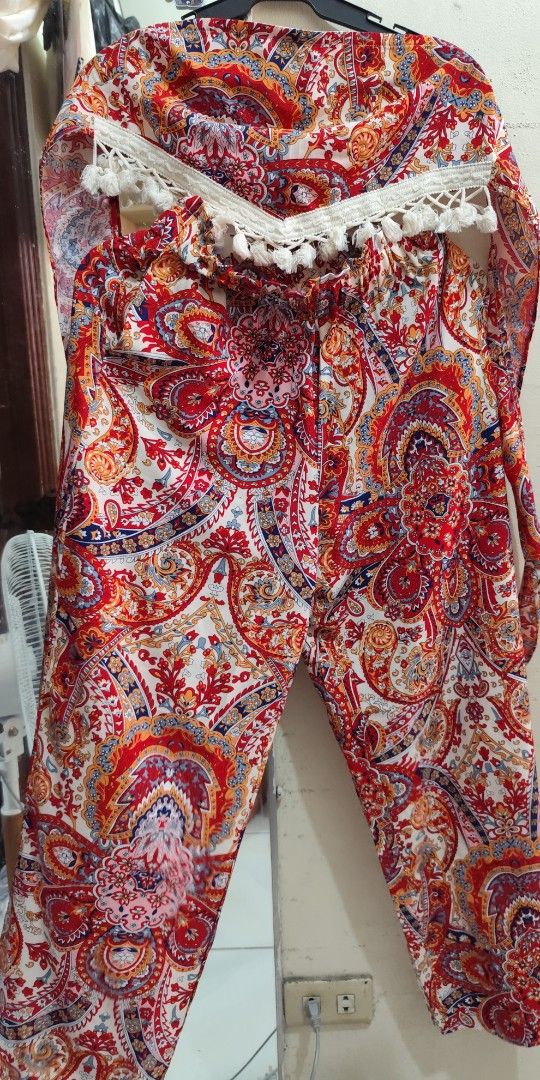 SHEIN Paisley Print Co-ord Set (Category: Sets or Coordinates) located in Quezon City. Submitted by melsc (Listing ID 1427544013, Image 1). Description: Used Once Pants length can fit to 5'4" womens Bandana top .