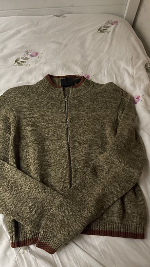 Studio West Chill Unisex Zip Up Sweater (Category: Coats, Jackets and Outerwear) located in Makati City. Submitted by shaniahdeclutters (Listing ID 1427581980, Image 1). Description: SUPER UNIQUE AND CUTE JACKET!!! bought it as an “ugly” christmas sweater from STP unisex (could likely fit up to semi-large!) price is nego!!.