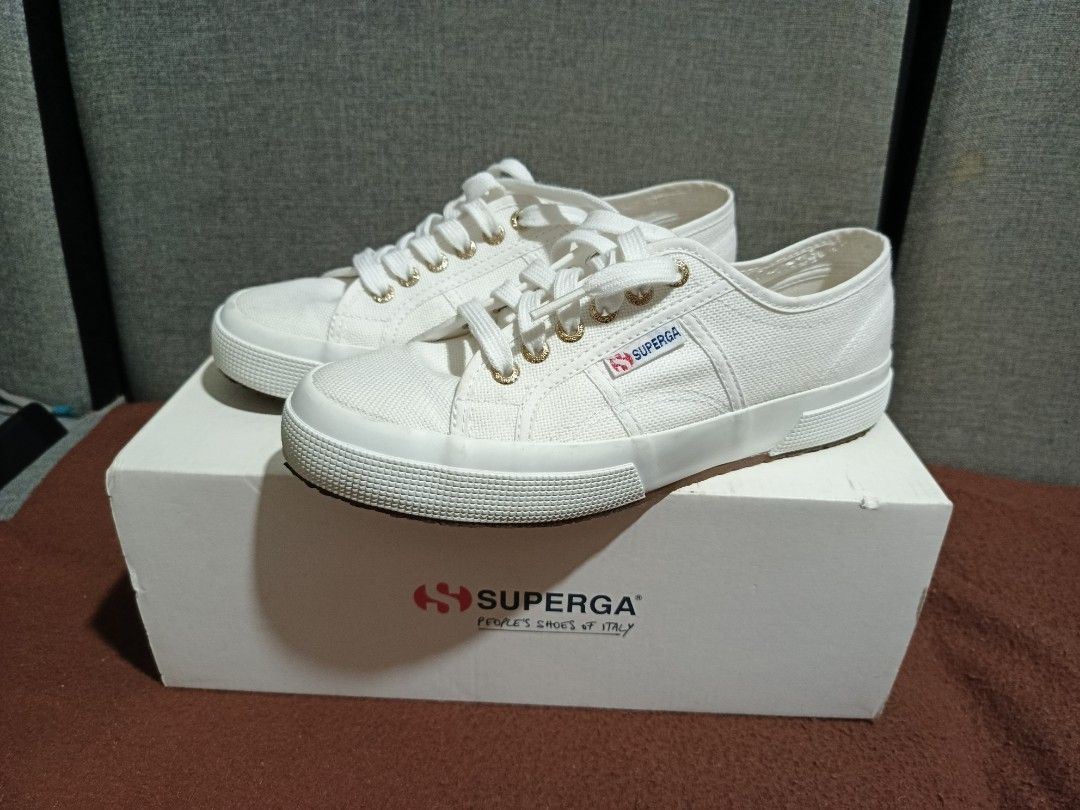Superga COTU Classic White Sneakers (Category: Sneakers) located in Paranaque City. Submitted by ginorr (Listing ID 1427514030, Image 1). Description: Selling Superga Cotu classic Size 39 womens 1200 pesos Used twice then stored lang Normal yellowing refer to pics Sucat Paranaque location.