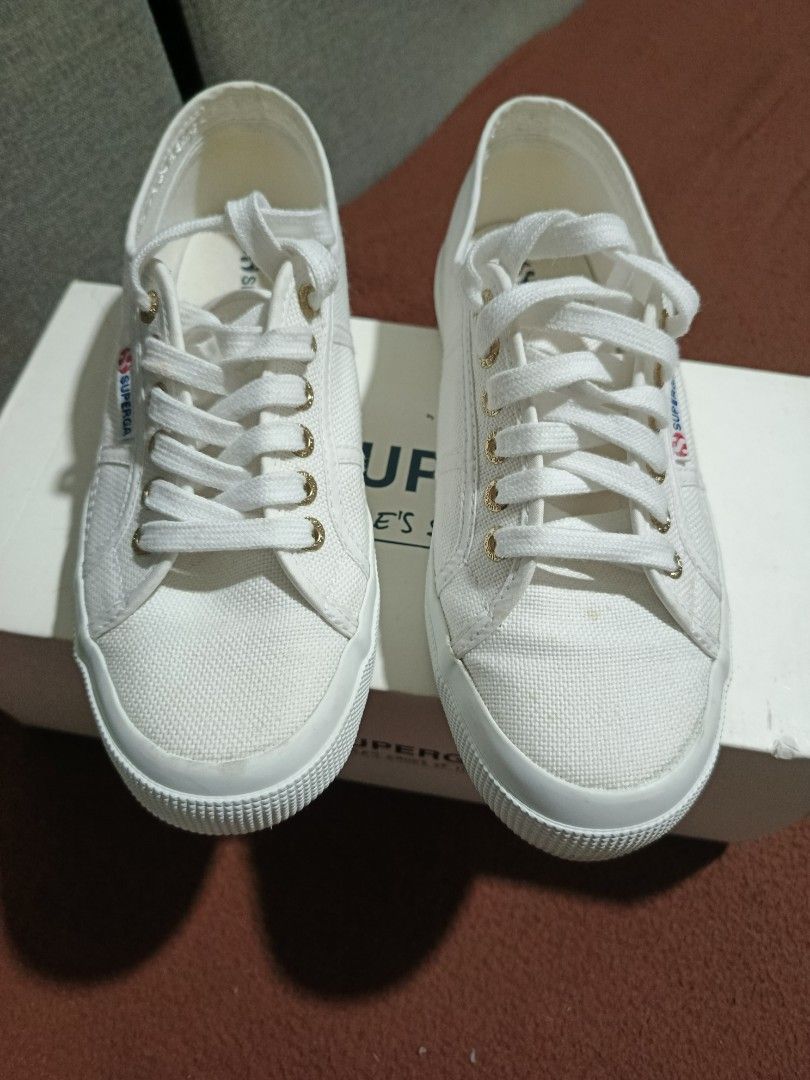 Superga COTU Classic White Sneakers (Category: Sneakers) located in Paranaque City. Submitted by ginorr (Listing ID 1427514030, Image 3). Description: Selling Superga Cotu classic Size 39 womens 1200 pesos Used twice then stored lang Normal yellowing refer to pics Sucat Paranaque location.