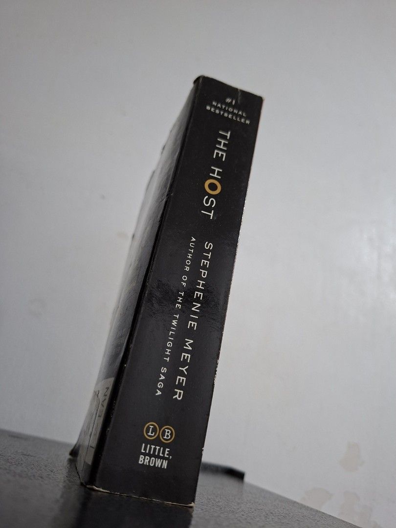 The Host by Stephenie Meyer (Category: Storybooks) located in Antipolo. Submitted by cobys4 (Listing ID 1427627406, Image 2). Description: Payment thru gcash no missing pages.