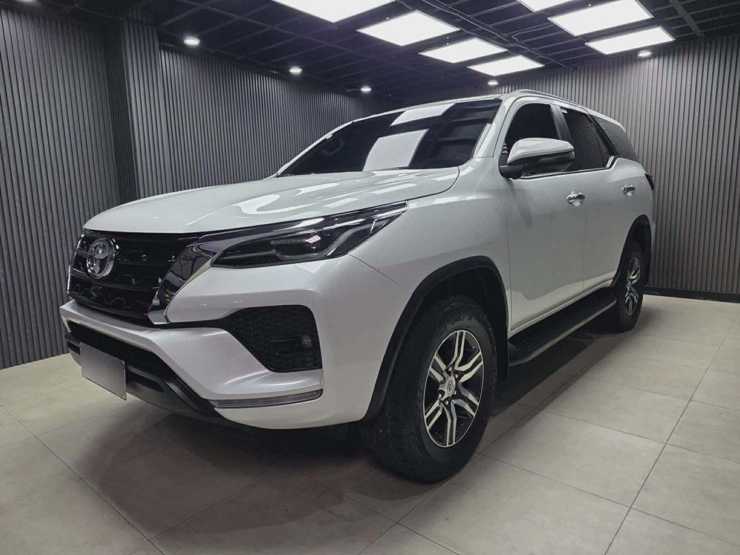 Toyota Fortuner V Auto (Category: Used Cars) located in Manila. Submitted by quality_cars (Listing ID 1427581705, Image 3). Description: FOR SALE‼️ 2021 Toyota Fortuner V Diesel Automatic New Look 57Tkms Mileage Casa Maintained Spare Key Ending 6 Price: 1.348m 📍White Plains Qc.
