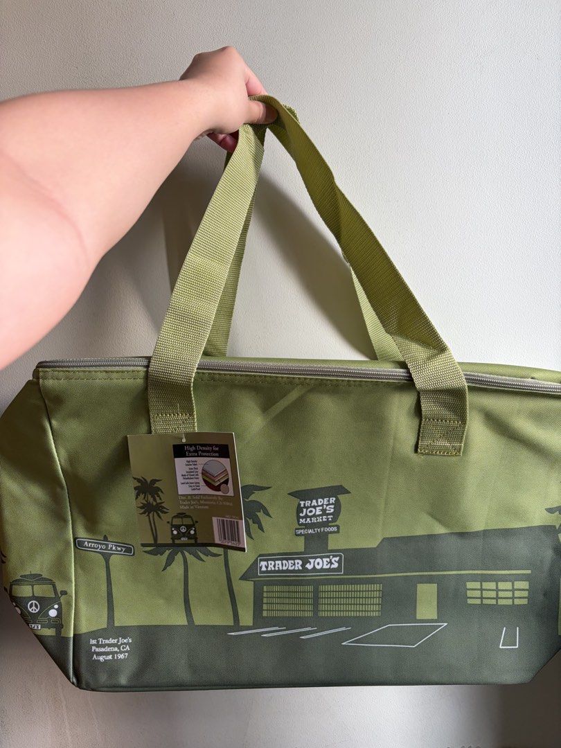Trader Joe's Insulated Tote Bag (Category: Tote Bags) located in Manila. Submitted by sophdeclutters (Listing ID 1427612923, Image 2). Description: - Brand new Trader Joe’s large insulated tote bag - Ideal for groceries, shopping, or picnic use. - Comes with original tags * delivery fee will be shouldered by the buyer *lalamove/grab/J&T/LBC *can do meet up (sm grand central/ robinsons manila) *50% down payment is required *3 or more items for 2,7