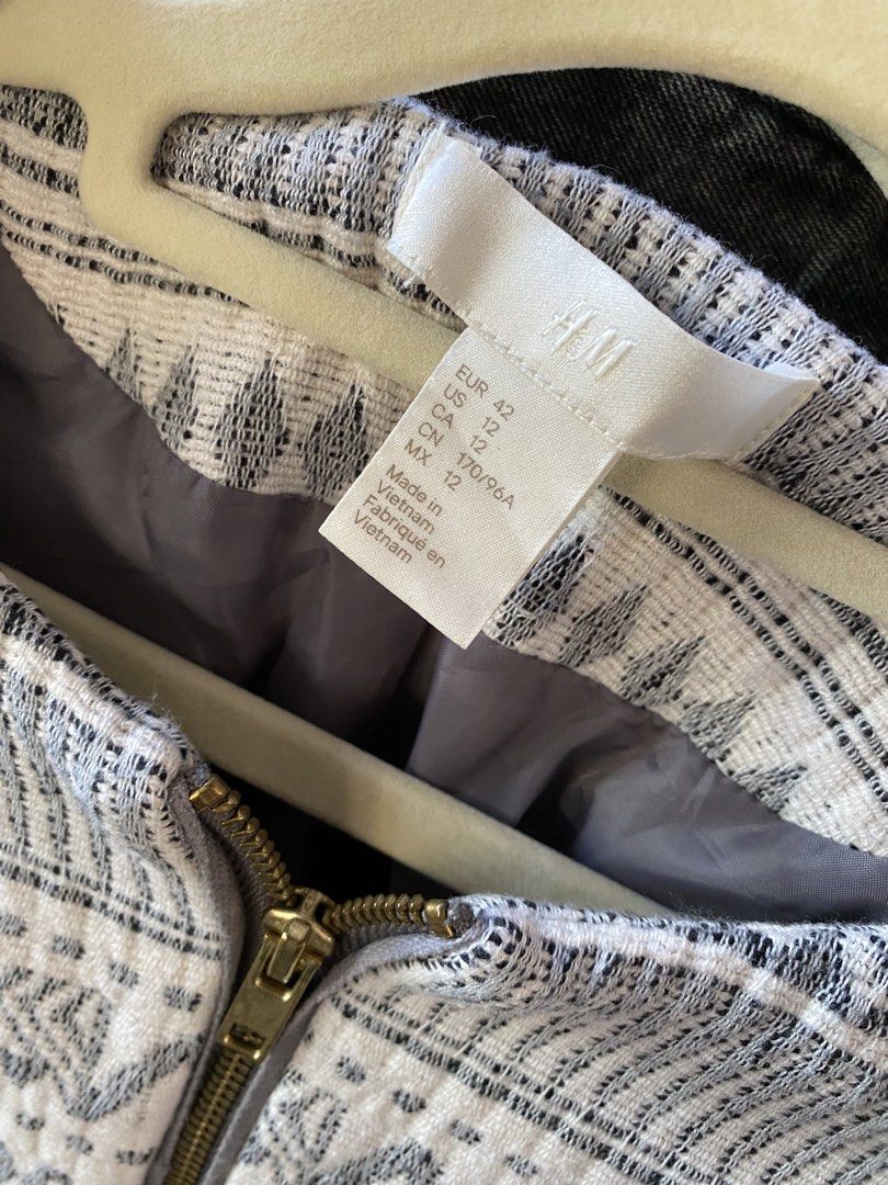 Tribal Pattern Jacket H&M (Category: Coats, Jackets and Outerwear) located in Taguig. Submitted by indaysukaycloset (Listing ID 1427489884, Image 3). Description: H&M embroidered jacket Zip up Size medium Like new No flaws Good quality Pls check photo for details .