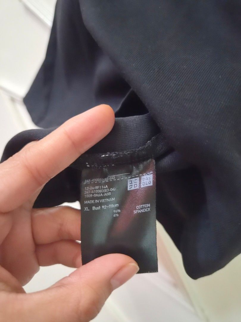 Uniqlo Black Top - XL (Category: Others Tops) located in Las Pinas. Submitted by ajbash (Listing ID 1427568500, Image 2). Description: Black Uniqlo T-shirt. Features a crew neck and short sleeves. The size is XL. Made of cotton..