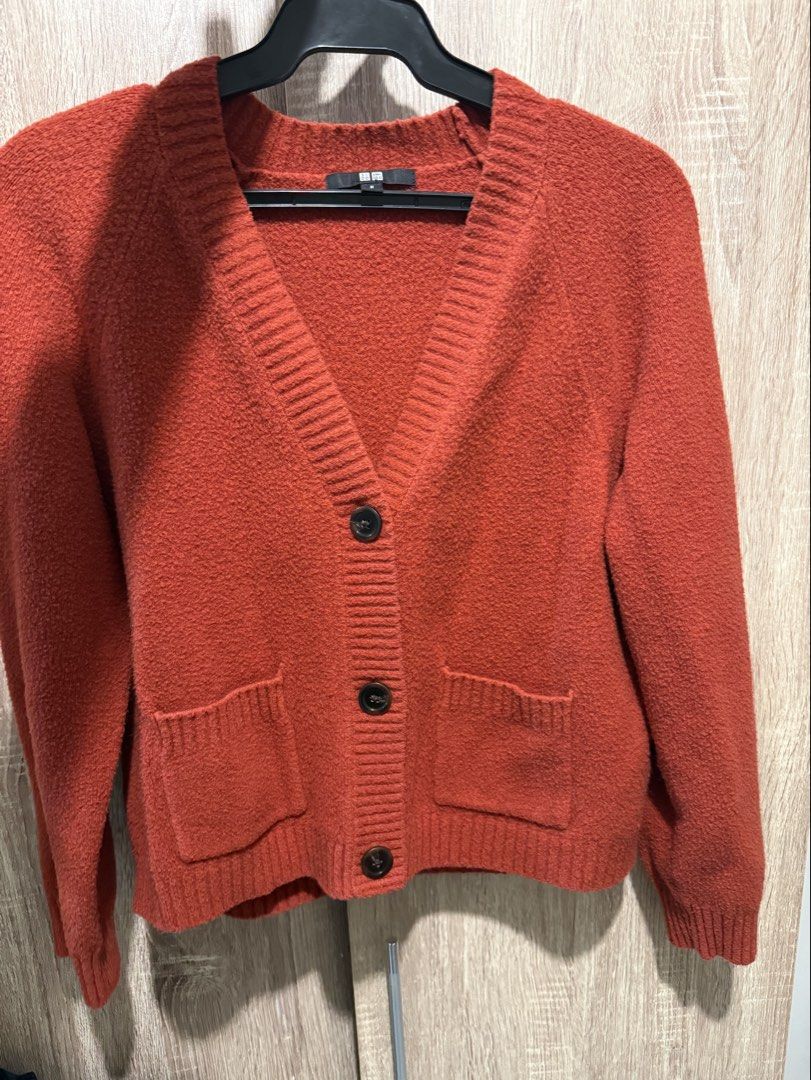 Uniqlo Cardigan (Category: Coats, Jackets and Outerwear) located in Paranaque City. Submitted by declutterwithme17 (Listing ID 1427604546, Image 1). Description: Still in good condition.