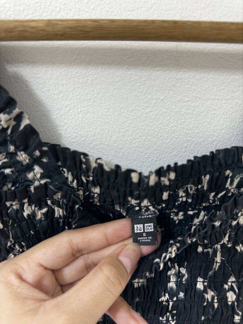 Uniqlo Floral Top (Category: Sleeveless) located in Makati City. Submitted by bellestylespace (Listing ID 1427593737, Image 2). Description: Small (stretchable) Used a few times only In good condition MOP: BPI/BDO/GCash.
