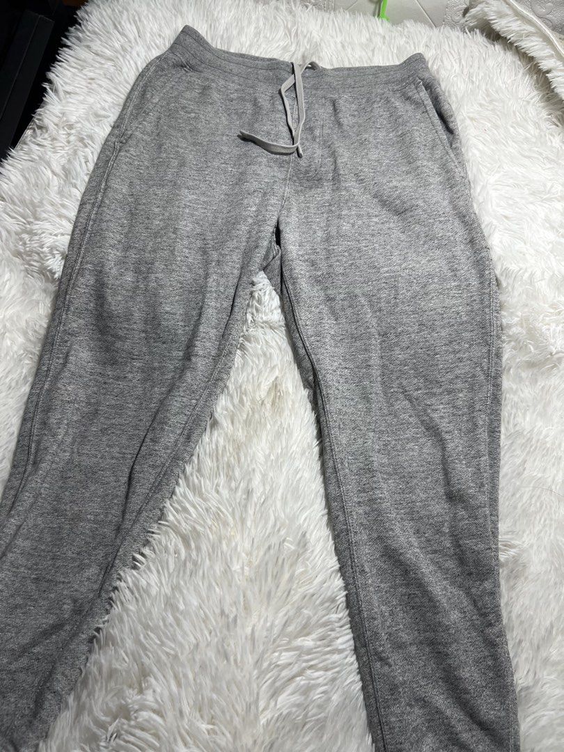 Uniqlo Gray Sweatpants - Size S (Category: Joggers) located in Manila. Submitted by moon_2026 (Listing ID 1427538859, Image 3). Description: .