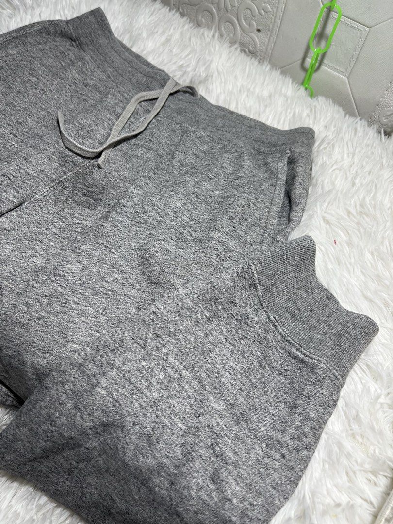 Uniqlo Gray Sweatpants - Size S (Category: Joggers) located in Manila. Submitted by moon_2026 (Listing ID 1427538859, Image 2). Description: .