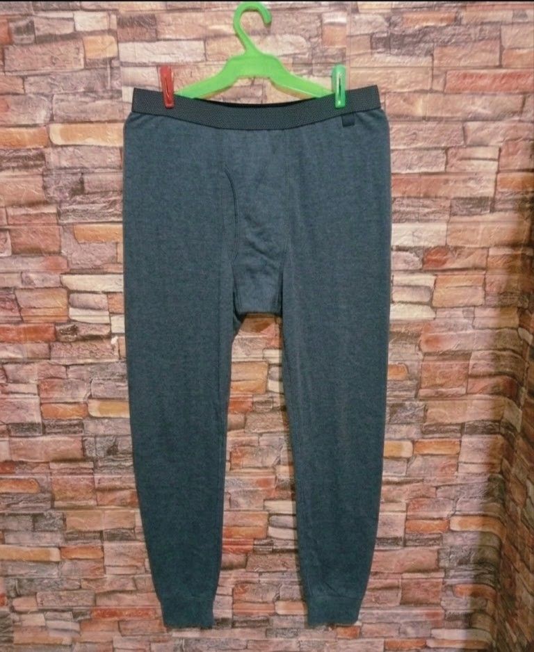 Uniqlo Heattech Extra Warm Thermal Pants ( large) (Category: Joggers) located in Manila. Submitted by liz_gatz (Listing ID 1427635329, Image 2). Description: no issues size large.