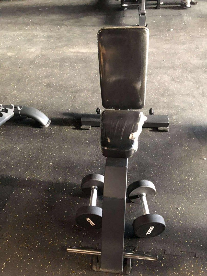 Utility Bench (Category: Weights & Dumbbells) located in Caloocan City. Submitted by protein888 (Listing ID 1427626556, Image 3). Description: Adjustable weight bench suitable for various exercises. Features a sturdy frame and adjustable seat and backrest. It is designed to support a range of exercises, providing a stable platform for weightlifting and strength training..