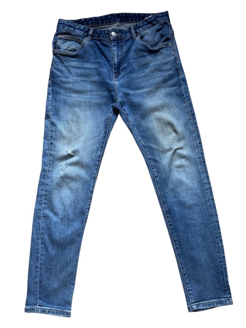 Versace Jeans (Category: Jeans) located in Kabankalan. Submitted by secondhandgems2 (Listing ID 1427554900, Image 3). Description: Size 30-33W x 40L x 6 Hem Excellent Condition .