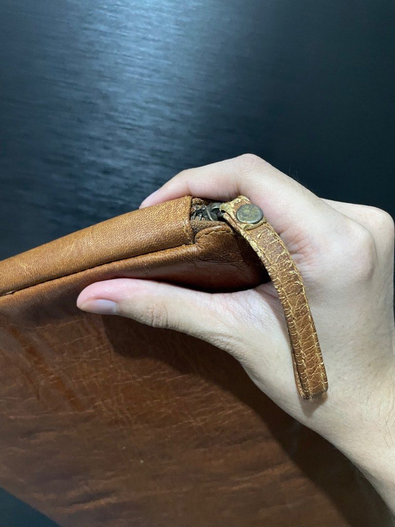 [Vintage] Apple Brown Leather Laptop Case (Category: Laptop Bags & Sleeves) located in Quezon City. Submitted by harajuuku (Listing ID 1427575643, Image 3). Description: - Rare find - Fits 15-13 inch laptop - Steve Jobs era - Heavily used, but maintained it through cleaning and moisturizing..