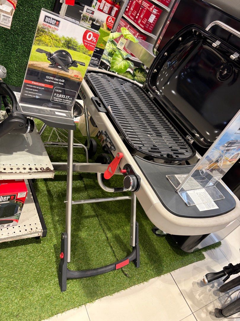 weber traveller (Category: BBQ, Grills & Hotpots) located in Quezon City. Submitted by wilvilwil (Listing ID 1427588657, Image 1). Description: Brand new weber grill.