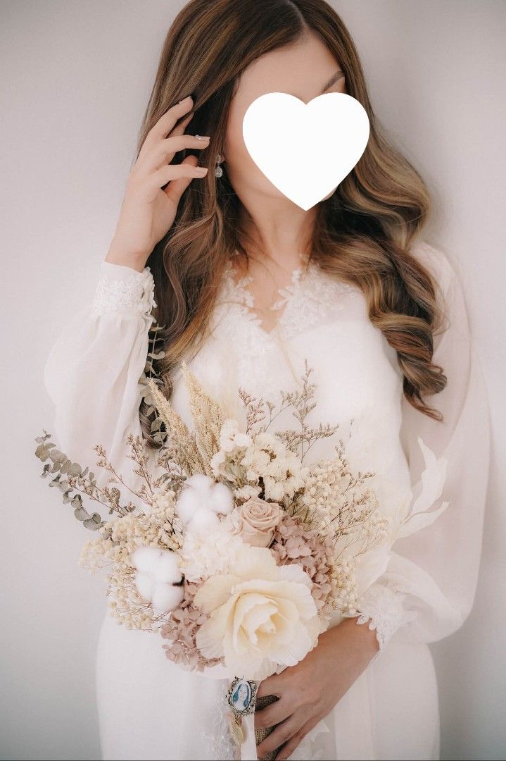 White Bridal Prep Robe with Intricate Details (Category: Undergarments & Loungewear) located in Pasig City. Submitted by twix.declutters (Listing ID 1427544995, Image 1). Description: Customized Used once for my wedding Very niceeee with free Inner .